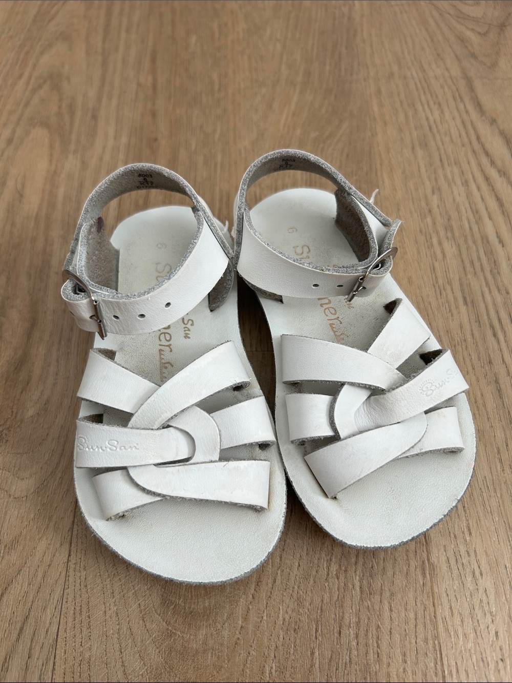 White Sun-San Swimmers saltwater Sandals size 6